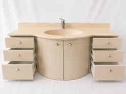 Meuble-vasque vintage sculptural laqué crème et marbre, années 80