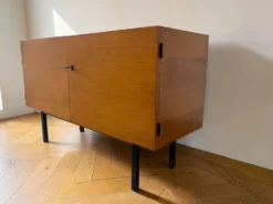 Meuble vintage en bois (commode, meuble TV) avec cadre noir