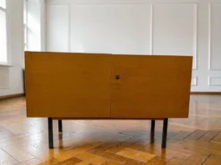 Meuble vintage en bois (commode, meuble TV) avec cadre noir