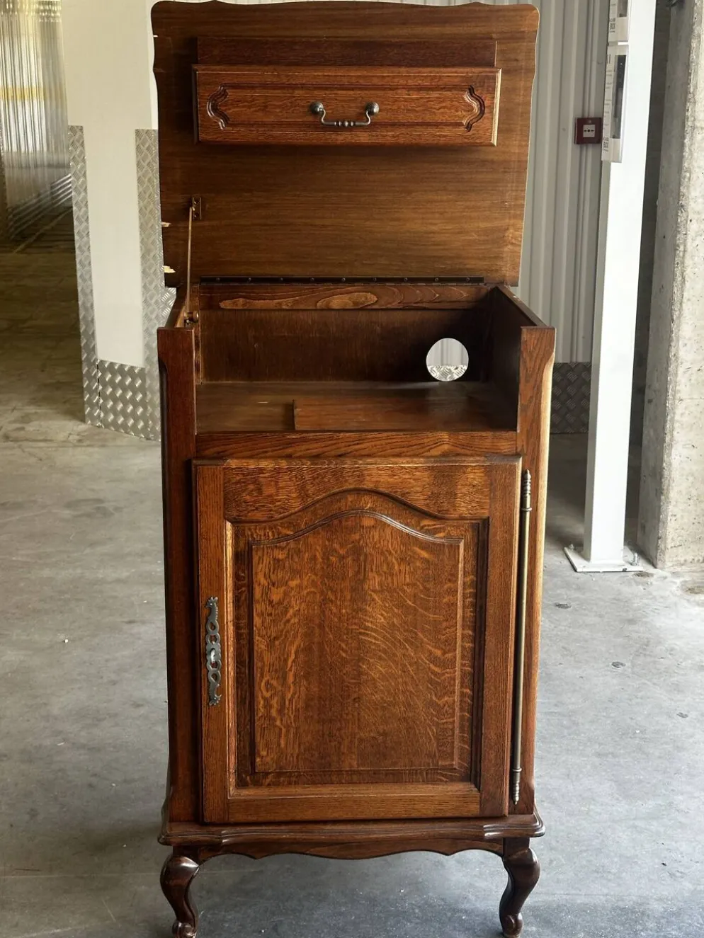 Meuble vintage en chêne massif pour platine vinyle