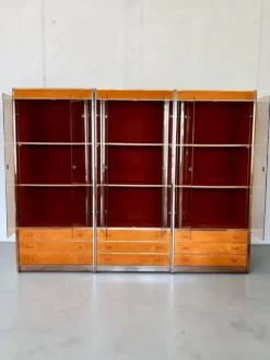 Meuble vitrine de Willy Rizzo en cuir suédé et détails en laiton, 1970