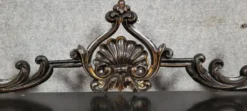 Meuble vitrine Napoléon III en bois noirci et rehauts dorés – XIXe siècle