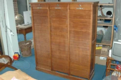 Meuble à volets roulants (meuble à rideaux/tambour)