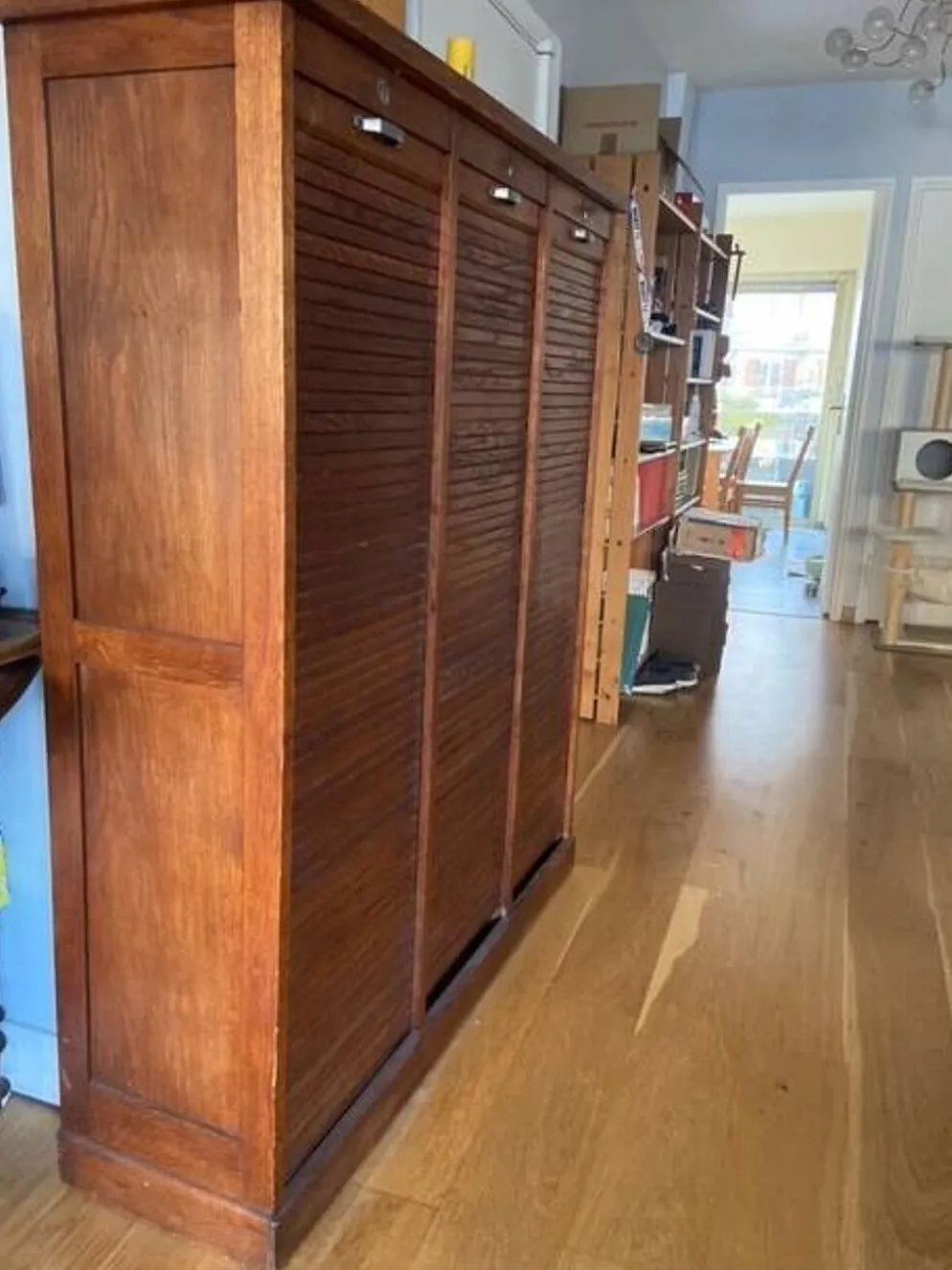 Meuble à volets roulants (meuble à rideaux/tambour)