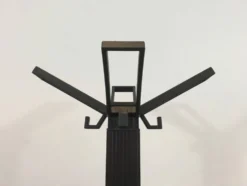 Michele De Lucchi & Tadao Takaichi pour Kartell. Porte-manteau en plastique noir "Segmenti". Italie. 1989