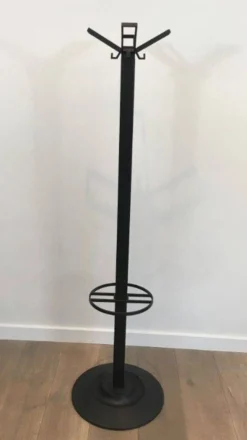 Michele De Lucchi & Tadao Takaichi pour Kartell. Porte-manteau en plastique noir 