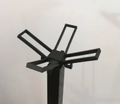 Michele De Lucchi & Tadao Takaichi pour Kartell. Porte-manteau en plastique noir 