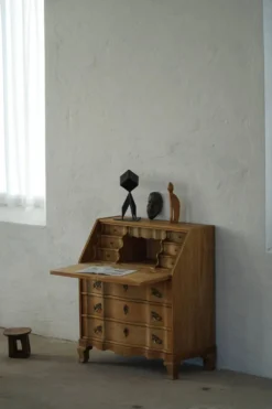 Milieu du 20e siècle, Danis Modern Oak Drop-Front Secretary Desk / Bureau