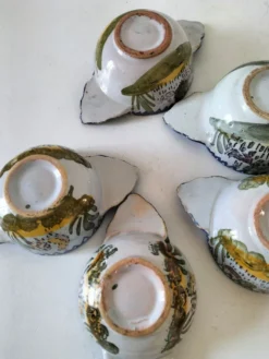 5 mini bols à oreilles en faïence de Charolles décor village et coq