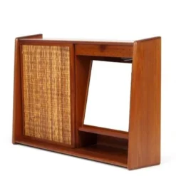 Miroir de cabinet de salle de bain suspendu en teck danois rétro vintage avec canne des années 60.