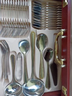 Ménagère complète et son coffre