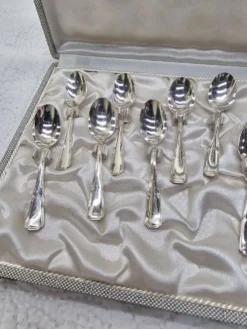 Ménagère 12 cuillères à café en métal argenté