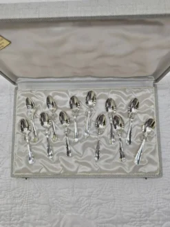 Ménagère 12 cuillères à café en métal argenté