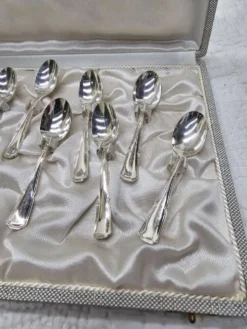 Ménagère 12 cuillères à café en métal argenté