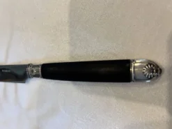 Ménagère de couteaux de style Empire en ébène, viroles et culots en argent