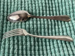 Ménagère de 24 couverts en métal argenté