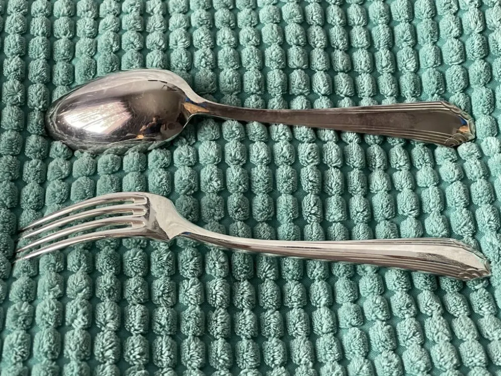 Ménagère de 24 couverts en métal argenté