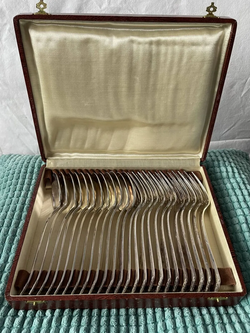 Ménagère de 24 couverts en métal argenté