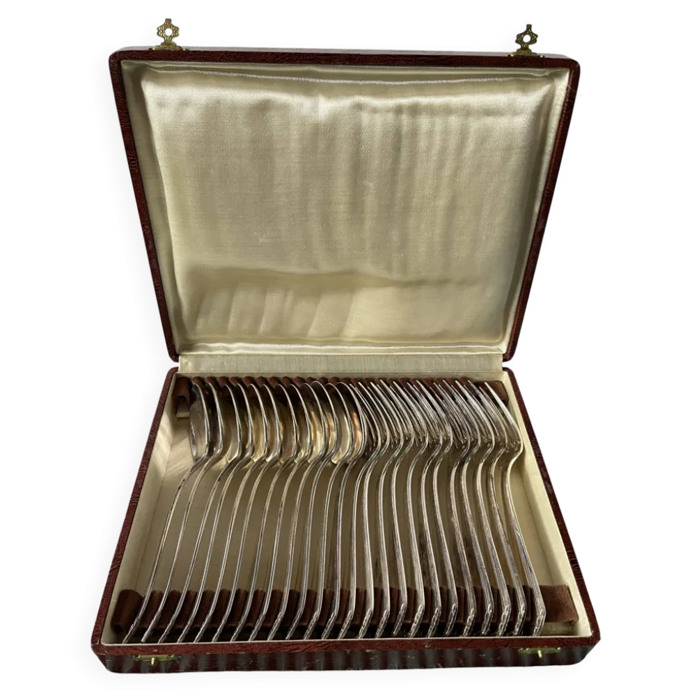 Ménagère de 24 couverts en métal argenté