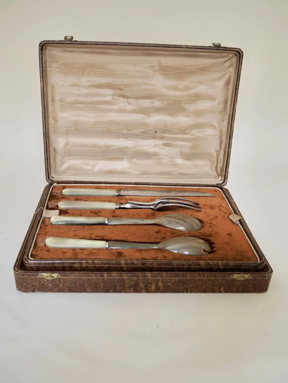 Ménagère de table en os - 28 pièces