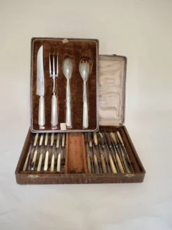 Ménagère de table en os - 28 pièces