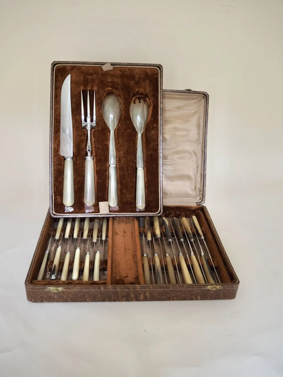 Ménagère de table en os - 28 pièces