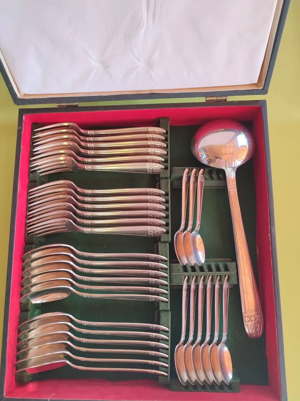 Ménagère en métal argenté - modèle grand prix de monaco avec coffret
