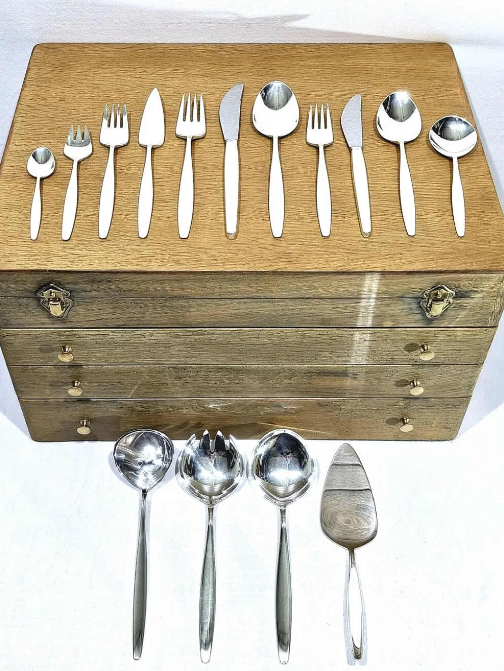 Ménagère georg jensen - modèle cypress - 133 pièces, argent massif