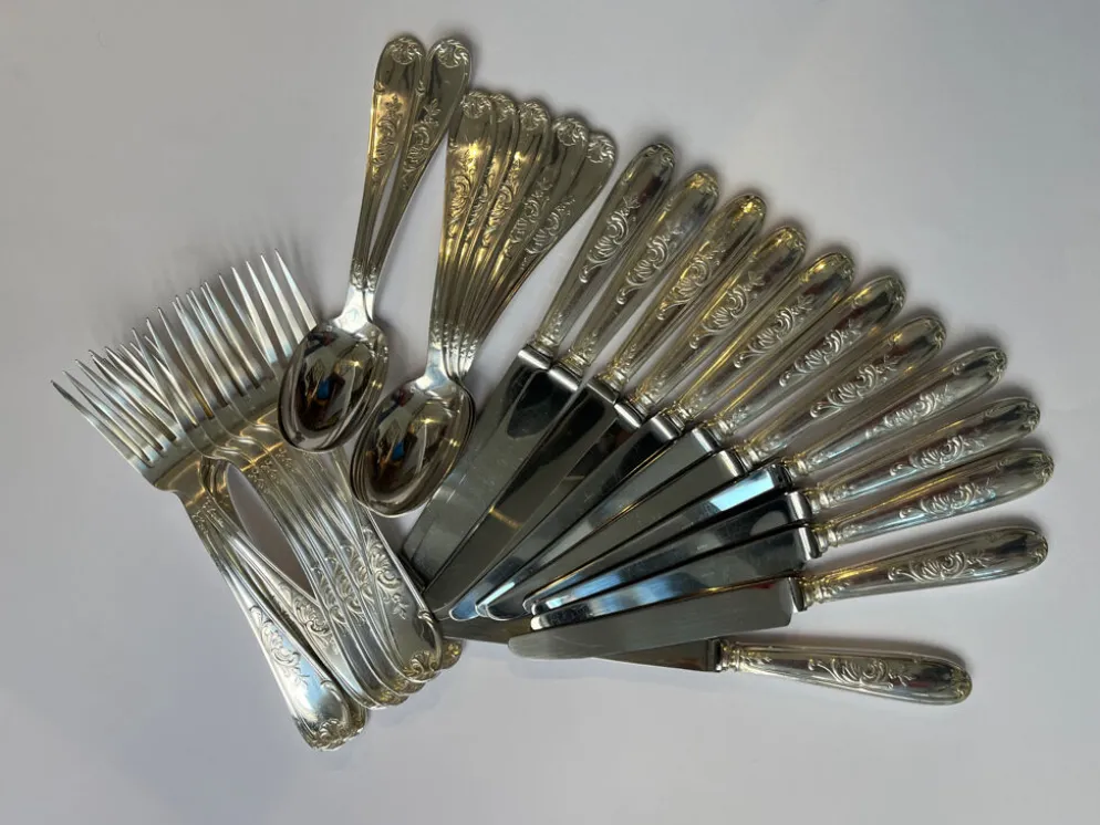 Ménagère 28p. métal argenté style Louis XV