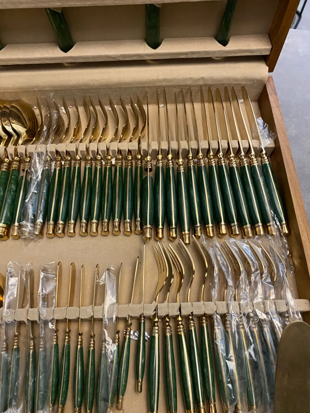 Ménagère Vintage Laiton & Teck Style Mid-Century – 1960/1970 – Manches