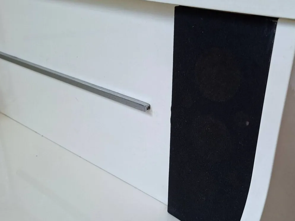 Mobile angulaire de design avec tourne-disque intégré – Pièce unique vintage
