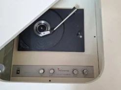 Mobile angulaire de design avec tourne-disque intégré – Pièce unique vintage