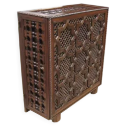 Mobilier afghan ancien.