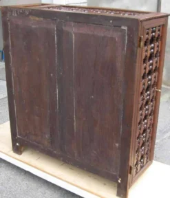 Mobilier afghan ancien.
