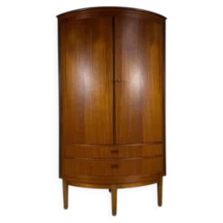 Mobilier d'angle moderne du milieu du siècle en teck avec des portes.