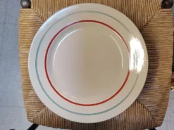 Moulin des Loups 12 assiettes plates modèle Stanislas liserés rouge et