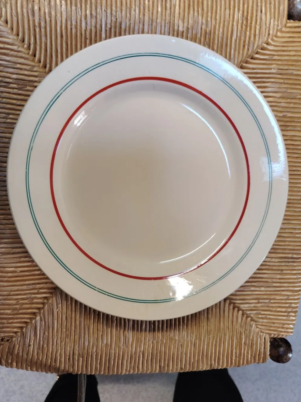 Moulin des Loups 12 assiettes plates modèle Stanislas liserés rouge et
