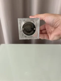 Moulin à poivre en acrylique de style vintage Dansk, fabriqué à Hong Kong, années 1970.