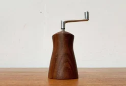 Moulin à poivre en teck du milieu du siècle de Pede, années 1960