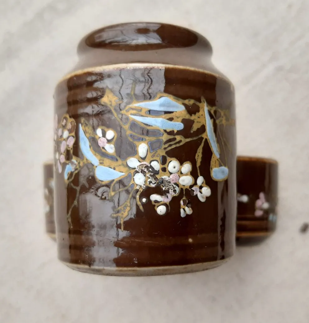Moutardier avec sel et poivre grès émaillé marron avec motifs floraux