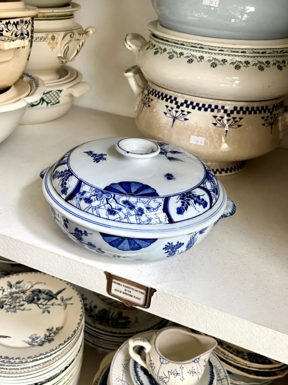 Moyenne soupière Creil & Montereau en terre de fer bleue, service "Japon"