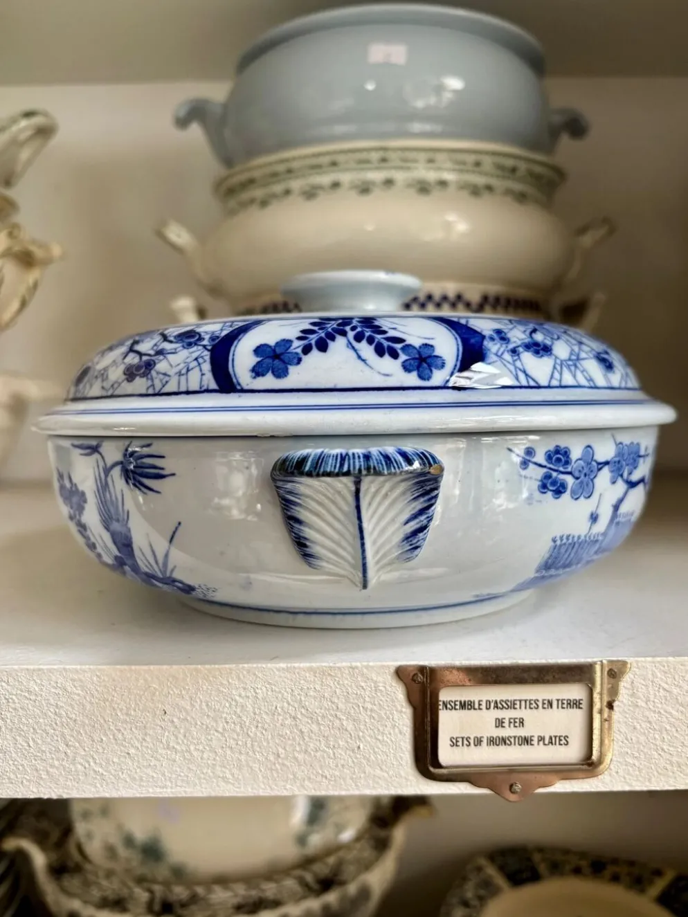 Moyenne soupière Creil & Montereau en terre de fer bleue, service "Japon"