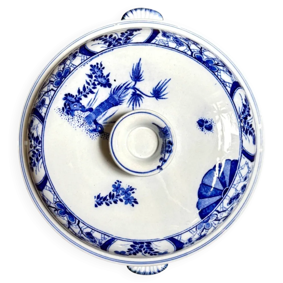 Moyenne soupière Creil & Montereau en terre de fer bleue, service "Japon"