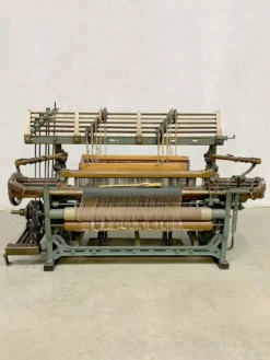 Métier à tisser ancien