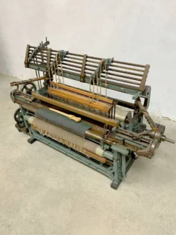 Métier à tisser ancien