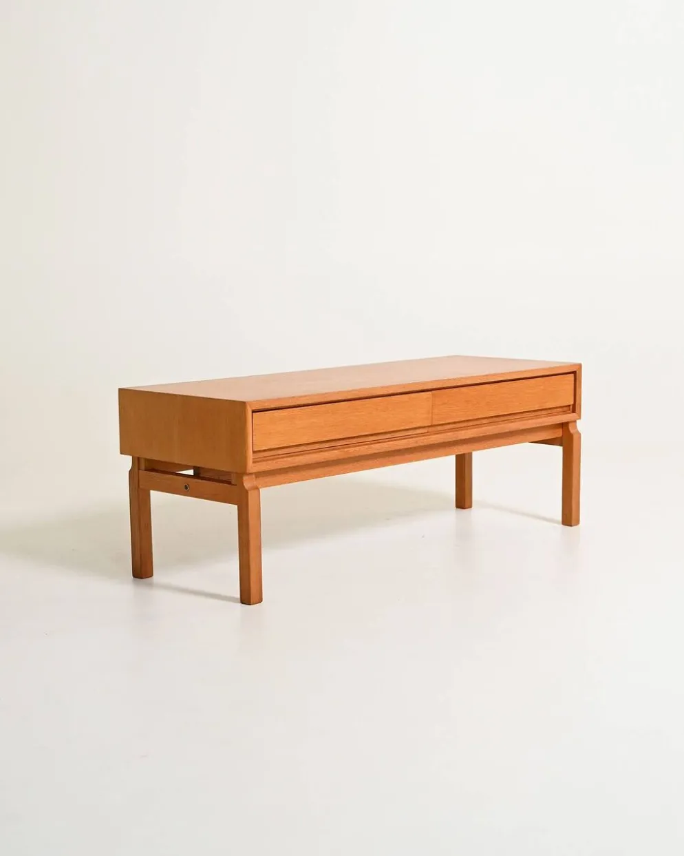 "MTP" meuble bas par Marian Grabinski, années 1960