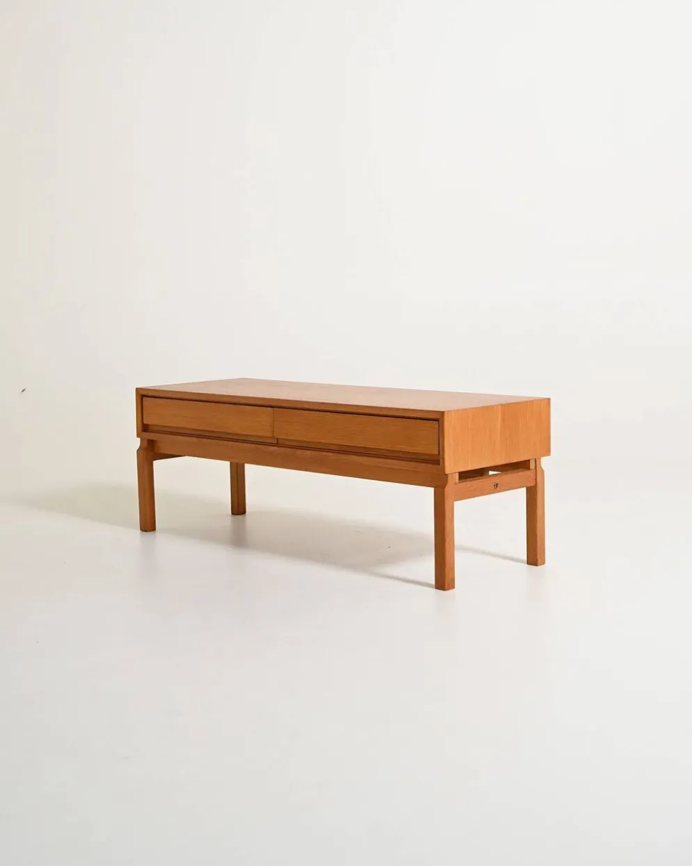 "MTP" meuble bas par Marian Grabinski, années 1960