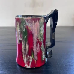 Mug d’artiste multicolore