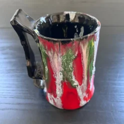 Mug d’artiste multicolore