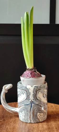 Mug en céramique artisanale signé décor marbré, pièce unique